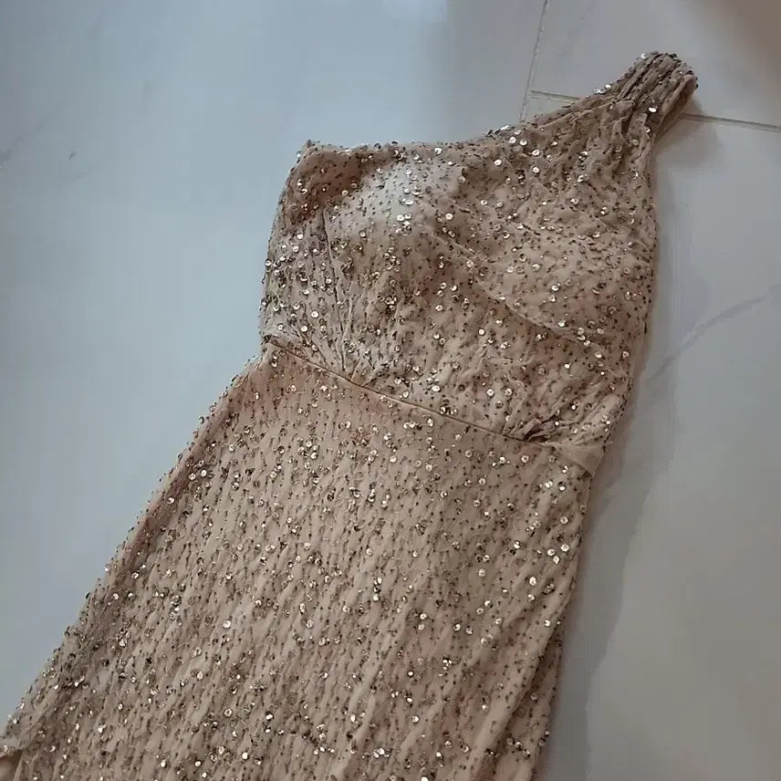 [BUNJANG] Aidan Mattox One-Shoulder Beaded Dress / Aidan Mattox 원숄더 비즈 드레스(웨딩, 돌잔치, 파티, 피로연