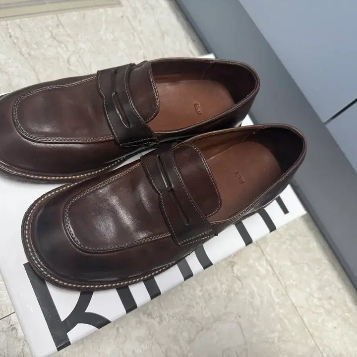 [BUNJANG] Kinch Ovate Brown Sneakers / 킨치 ovate 브라운 260