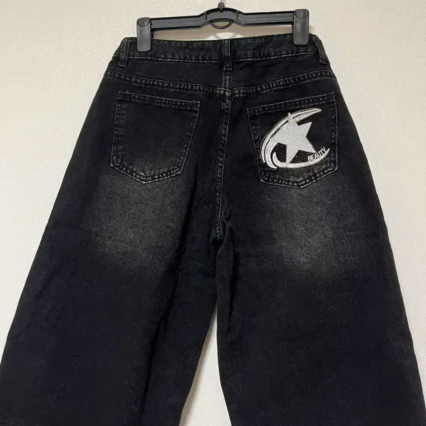 [BUNJANG] Embroidered Logo Black Denim Bermuda Shorts / 새상품) 자수 백로고 흑청 데님 버뮤다팬츠