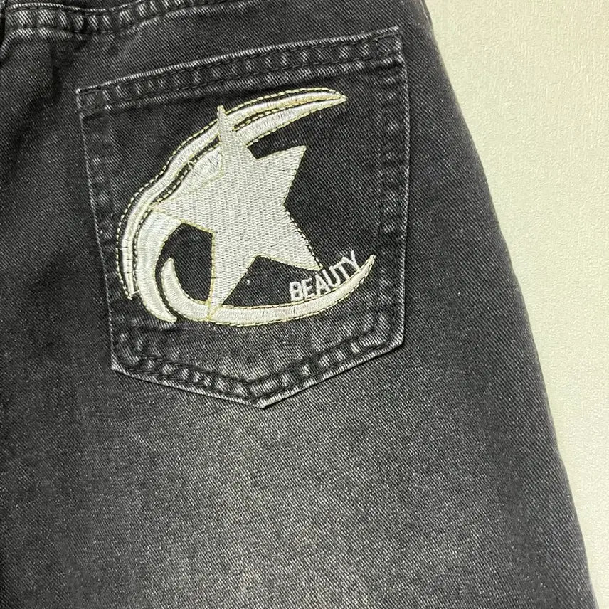 [BUNJANG] Embroidered Logo Black Denim Bermuda Shorts / 새상품) 자수 백로고 흑청 데님 버뮤다팬츠