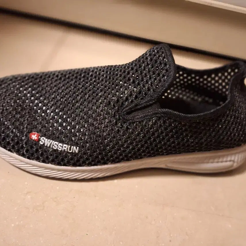 [BUNJANG] Swiss Mobility Black Mesh Slip-on Sneakers / 