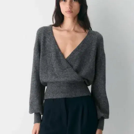 [BUNJANG] Aritzia V-Neck Wrap Knit Sweater / aritzia v-neck 랩 니트 스웨터