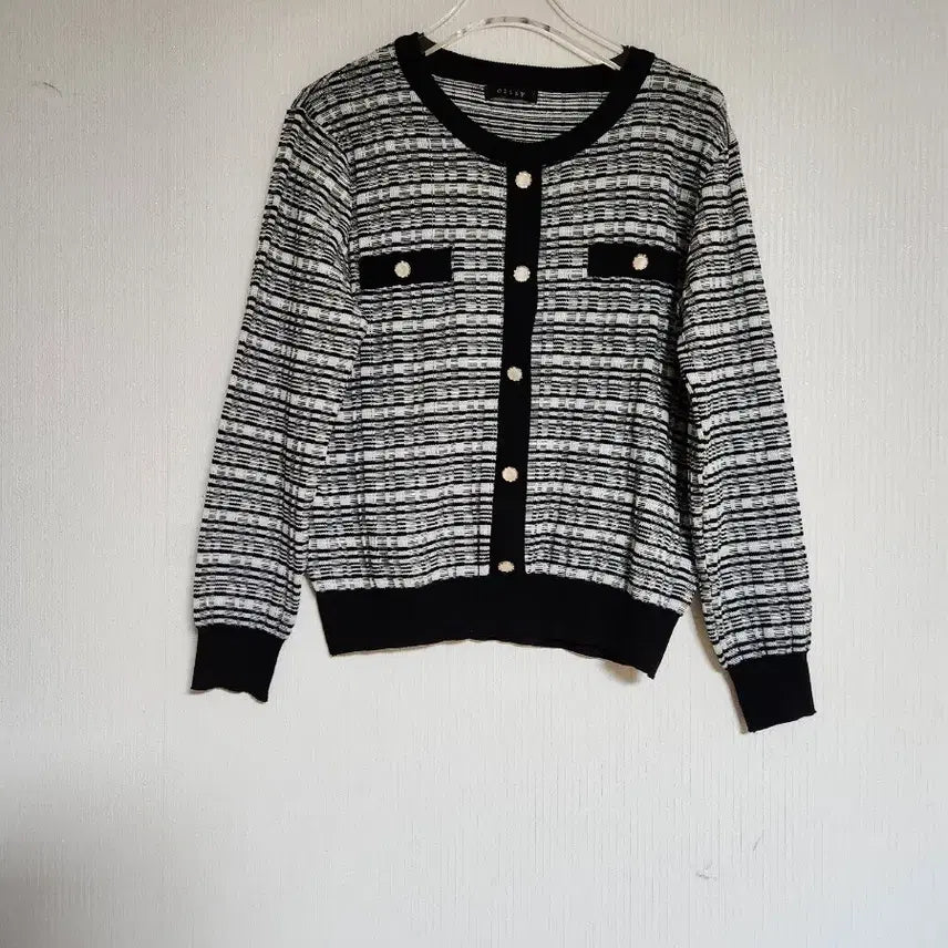 [BUNJANG] Clizy Semi-Crop Knit Cardigan Top / 클리지clizy세미크롭 니트티셔츠 55반~66반