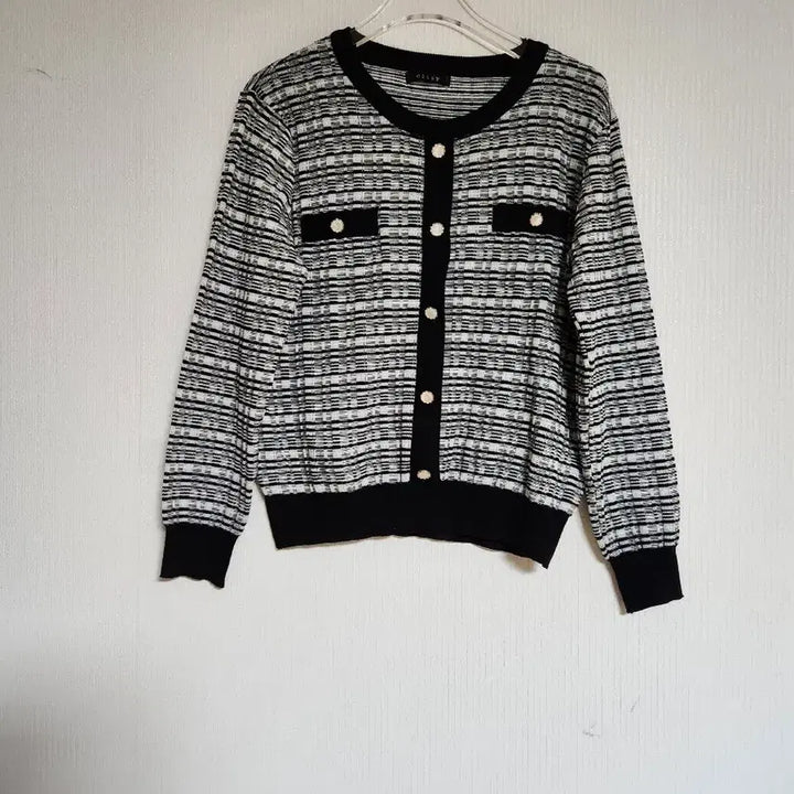 [BUNJANG] Clizy Semi-Crop Knit Cardigan Top / 클리지clizy세미크롭 니트티셔츠 55반~66반