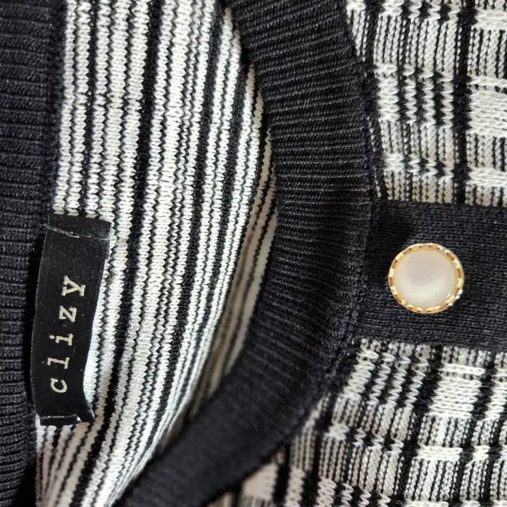 [BUNJANG] Clizy Semi-Crop Knit Cardigan Top / 클리지clizy세미크롭 니트티셔츠 55반~66반