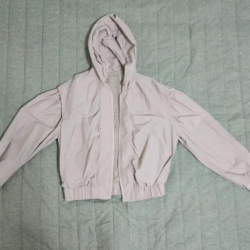 [BUNJANG] Beige Hooded Windbreaker Jacket / 간절기 바람막이 점퍼