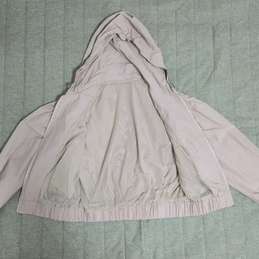 [BUNJANG] Beige Hooded Windbreaker Jacket / 간절기 바람막이 점퍼