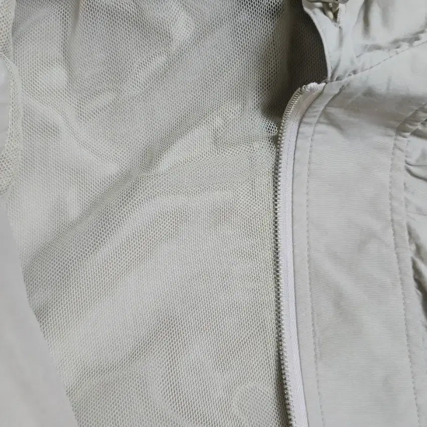 [BUNJANG] Beige Hooded Windbreaker Jacket / 간절기 바람막이 점퍼