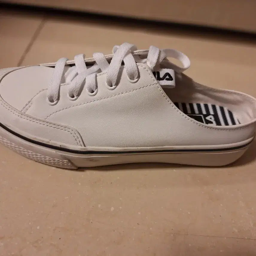 [BUNJANG] Fila White Sneakers Mule (230) / 