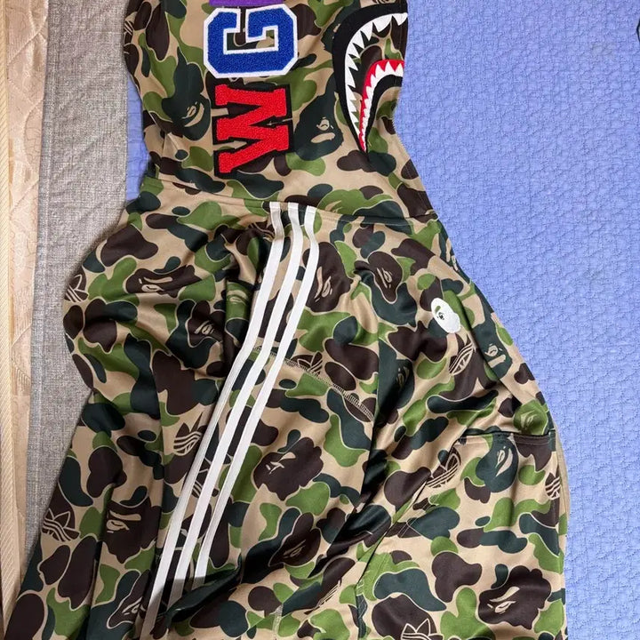[SOLD OUT] 새상품급) 베이프 아디다스 샤크트랙후드 XL (KR)