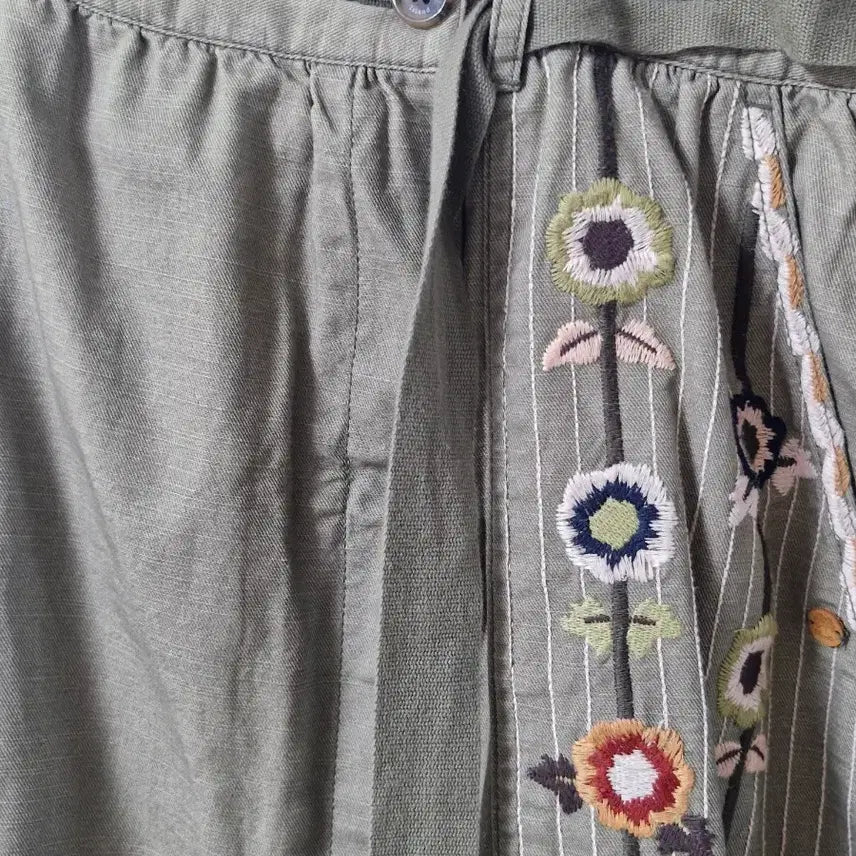 [BUNJANG] Thursday Island Khaki Floral Embroidered Wrap Skirt / 써스데이아일랜드 카키색 꽃 자수 랩 스커트