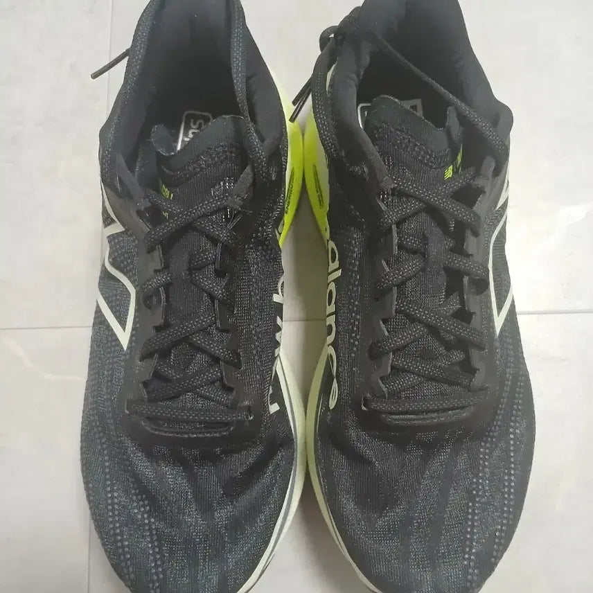 [BUNJANG] New Balance SC Trainer V2 Sneakers / 뉴발란스 sc트레이너v2 260 2e