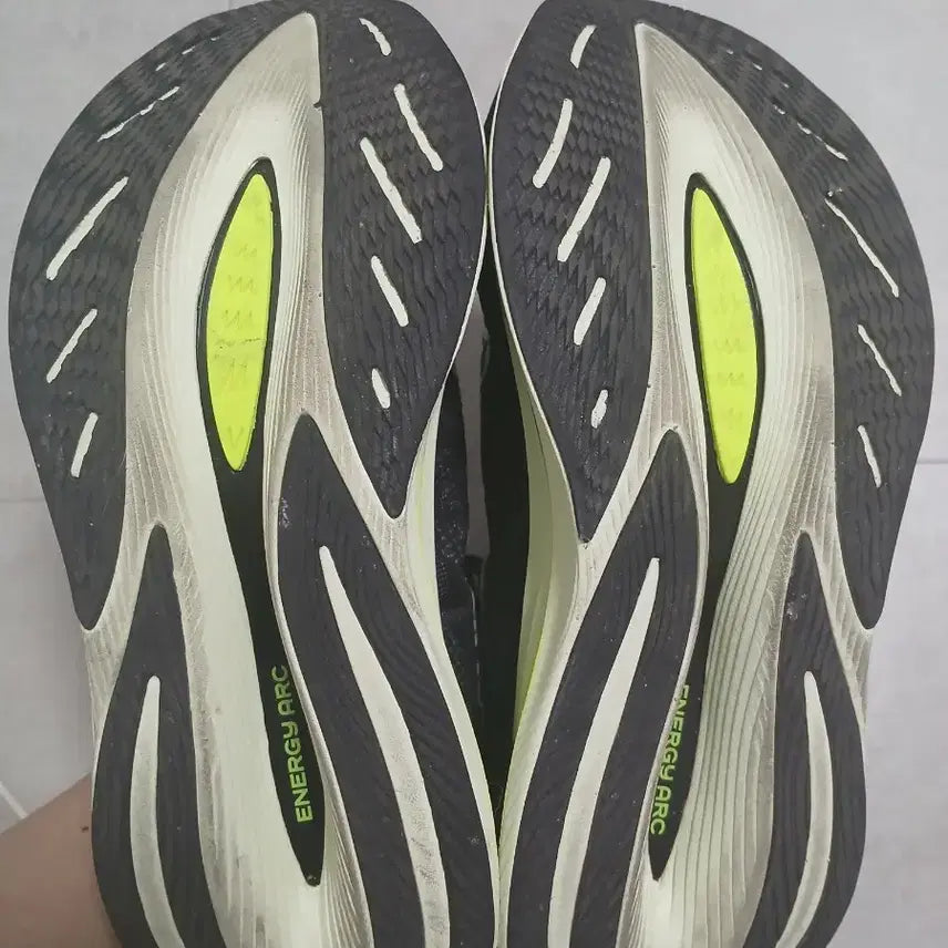 [BUNJANG] New Balance SC Trainer V2 Sneakers / 뉴발란스 sc트레이너v2 260 2e