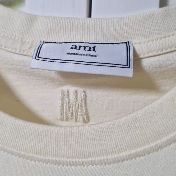 [BUNJANG] AMI Small Heart Short Sleeve T-shirt (Ivory) / 아미 스몰 하트 반팔 티셔츠 아이보리