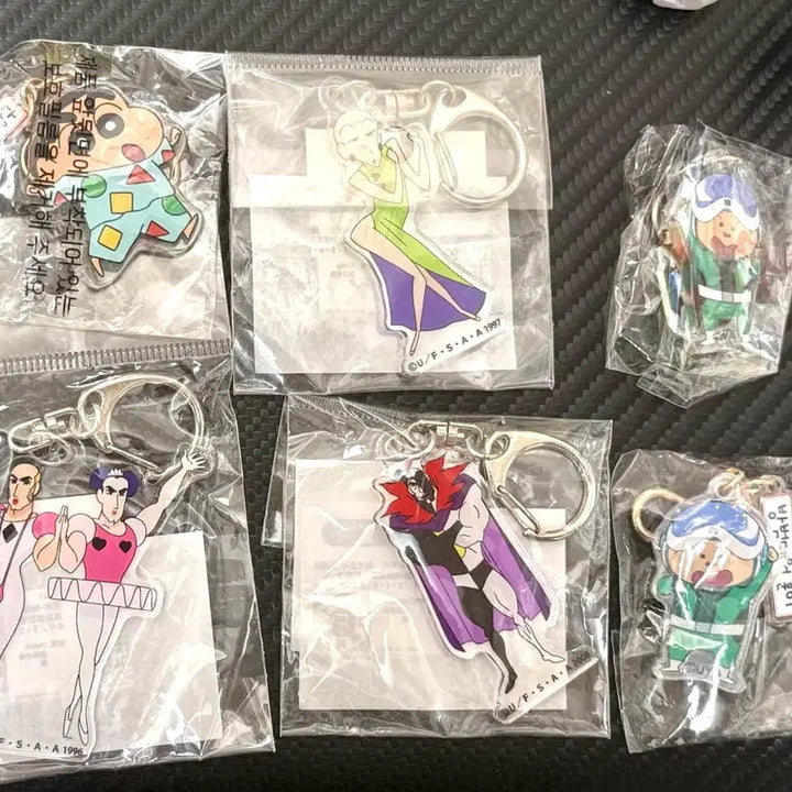 [BUNJANG] Crayon Shin-chan Neutral Witch Keychain Bundle Set / 일괄 1.0) 짱구 키링 중성마녀