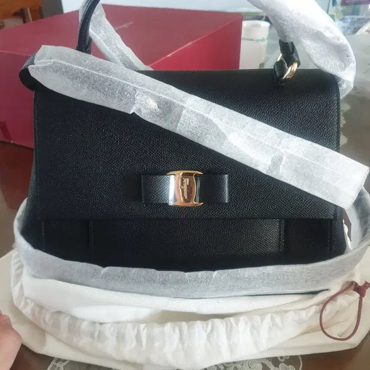 [BUNJANG] Ferragamo Vara Bow Carrie O Leather Top Handle Shoulder Bag / 반값이하 새상품) 페라가모 바라 보우 탑핸들 숄더백