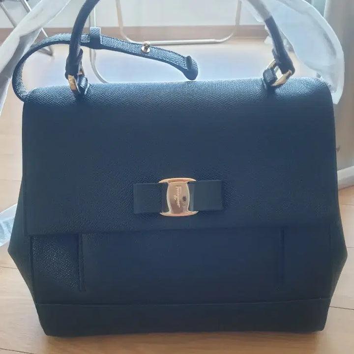 [BUNJANG] Ferragamo Vara Bow Carrie O Leather Top Handle Shoulder Bag / 반값이하 새상품) 페라가모 바라 보우 탑핸들 숄더백