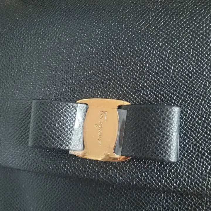 [BUNJANG] Ferragamo Vara Bow Carrie O Leather Top Handle Shoulder Bag / 반값이하 새상품) 페라가모 바라 보우 탑핸들 숄더백