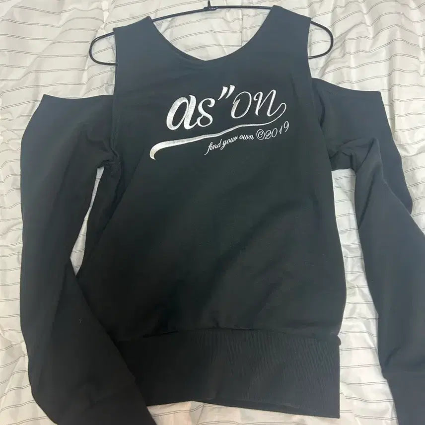 [BUNJANG] as"on Black Sweatshirt / 애즈온 as"on 블랙 스웻셔츠