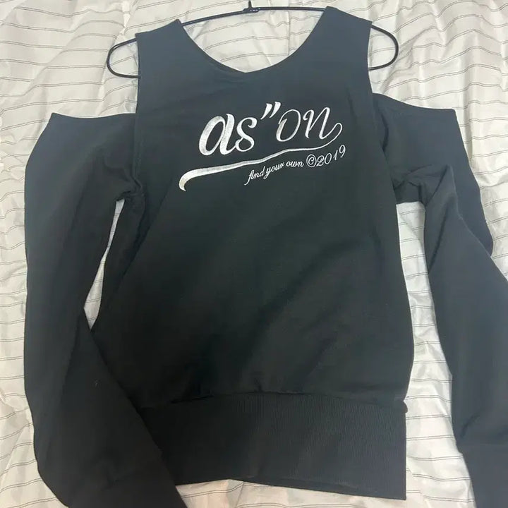[BUNJANG] as"on Black Sweatshirt / 애즈온 as"on 블랙 스웻셔츠
