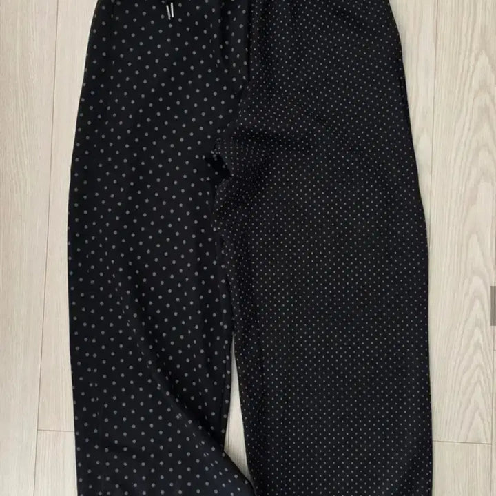 [BUNJANG] RonRon Mini Logo Sweat Dot Jogger Pants / 론론 미니 로고 스웻 도트 조거팬츠