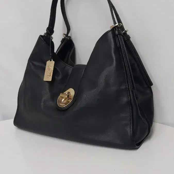 [SOLD OUT] 코치 블랙 가죽 숄더백
