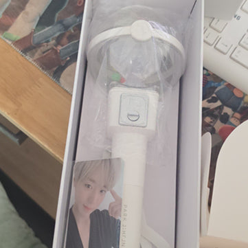 [SOLD OUT] 박지훈 뽑봉 급처) 포카 포함, 상자 내부 보호대부분 찢어짐