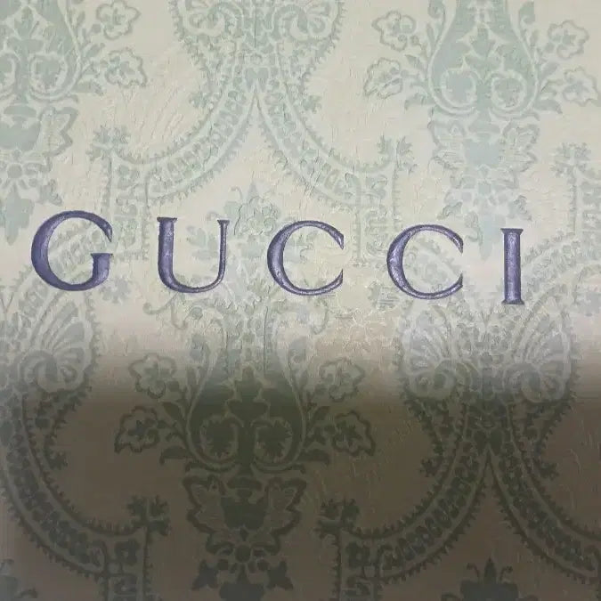 [BUNJANG] Gucci Shoe Box with Inserts, Calendars, and Authenticity Card / CUCCI 구찌 신발박스+속지4장+캘린더3개+보증서+보호재