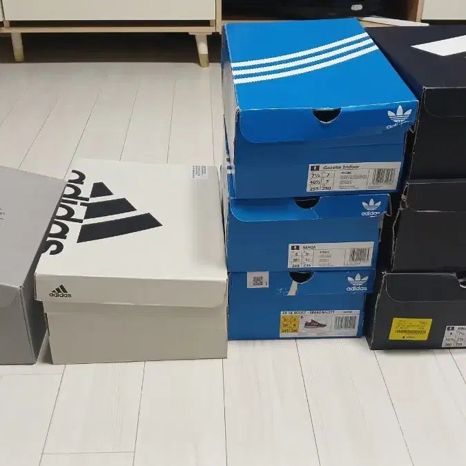 [BUNJANG] Adidas Box Set (Blue x3, Black x3, Ivory x1, Stella McCartney Collab x1) / 아디다스박스 총8개(블루3+블랙3+아이보리1+스텔라 메카트니 콜라보1)