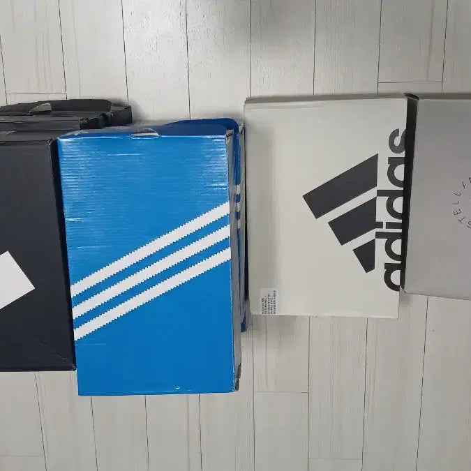 [BUNJANG] Adidas Box Set (Blue x3, Black x3, Ivory x1, Stella McCartney Collab x1) / 아디다스박스 총8개(블루3+블랙3+아이보리1+스텔라 메카트니 콜라보1)