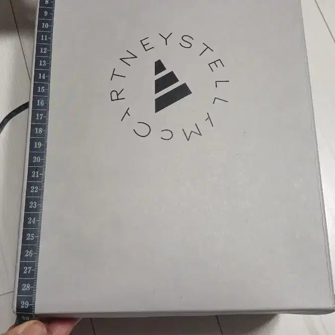 [BUNJANG] Adidas Box Set (Blue x3, Black x3, Ivory x1, Stella McCartney Collab x1) / 아디다스박스 총8개(블루3+블랙3+아이보리1+스텔라 메카트니 콜라보1)