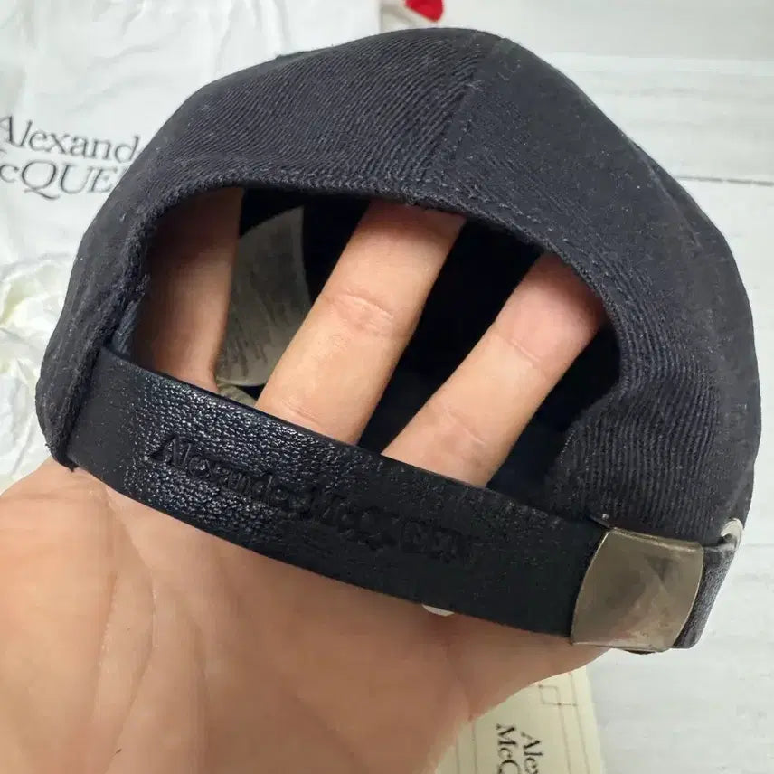 [BUNJANG] Alexander McQueen Black Ball Cap with Red Logo / [정품] 알렉산더 맥퀸 블랙 볼캡 / 레드 로고