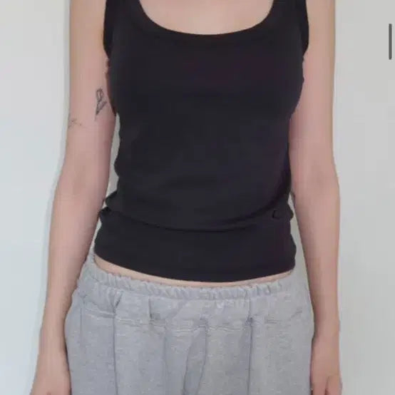 [BUNJANG] YUE PROJECT AIR TWOWAY SLEEVELESS Dusty Black / yue project AIR TWOWAY SLEEVELESS 나시