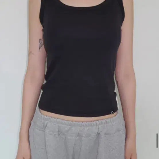 [BUNJANG] YUE PROJECT AIR TWOWAY SLEEVELESS Dusty Black / yue project AIR TWOWAY SLEEVELESS 나시