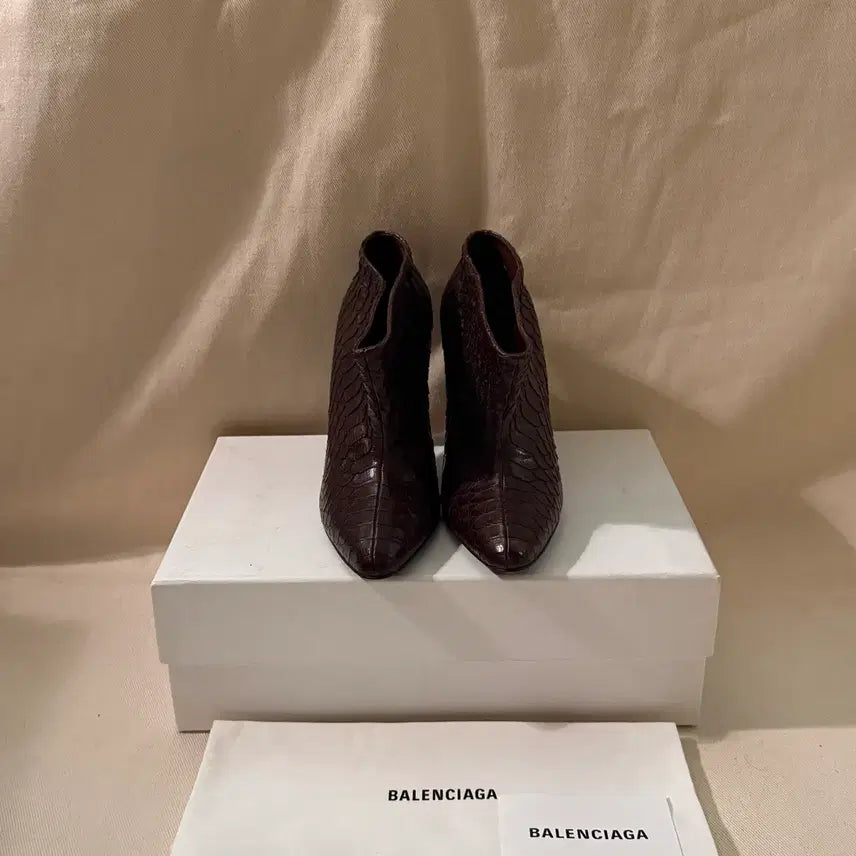 [BUNJANG] Balenciaga Python Leather Pointed Ankle Boots / 발렌시아가 파이톤 레더 포인티드 앵클 부츠