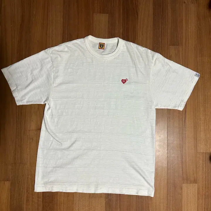 [BUNJANG] Human Made Heart Badge T-Shirt White 2XL / [2XL]휴먼메이드 하트 뱃지 티셔츠 화이트