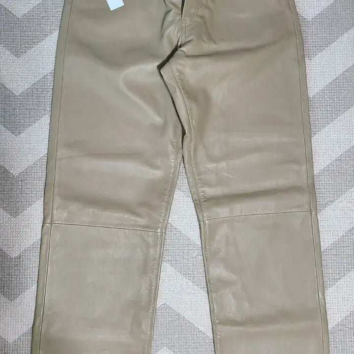 [SOLD OUT] [ 31 ] 선플라워 레더 팬츠 베이지