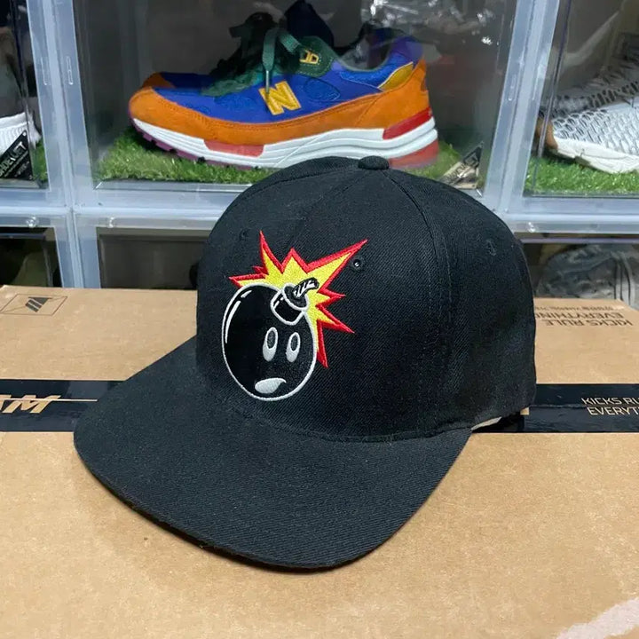 [BUNJANG] The Hundreds Bomb New Era Black Cap / [F] 더헌드레드 폭탄 뉴에라 블랙