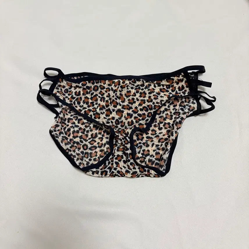 [SOLD OUT] 레오파드 패턴 팬티 (중고)
