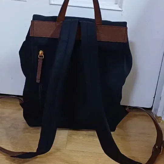 [BUNJANG] Hazzys Puppy Logo Nylon Backpack / 해지스 여성 퍼피로고 나일론백팩