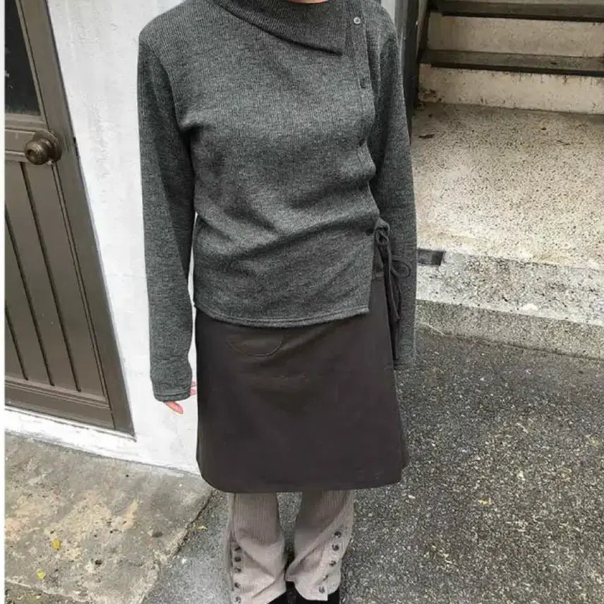 [BUNJANG] Nizi Asymmetric Button Turtleneck Cardigan / 니지 터틀넥 티 사선 단추 가디건