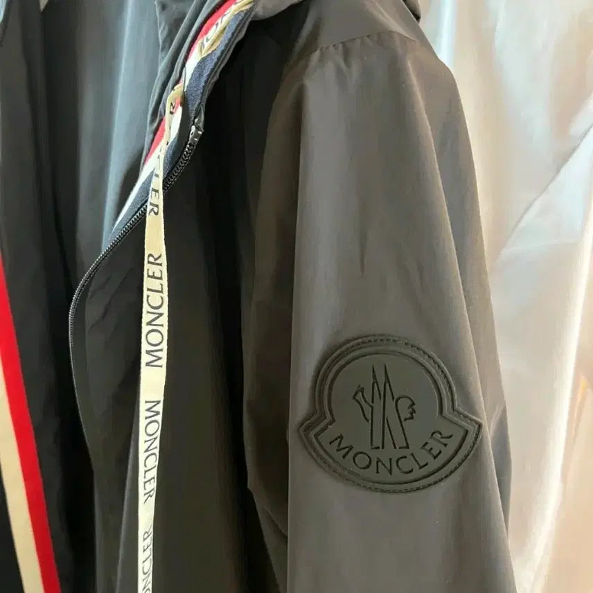 [BUNJANG] Moncler Carles Windbreaker Black (Size 3) / [정품] 몽클레르 카를레스 바람막이 블랙 (3사이즈,번장최저가)