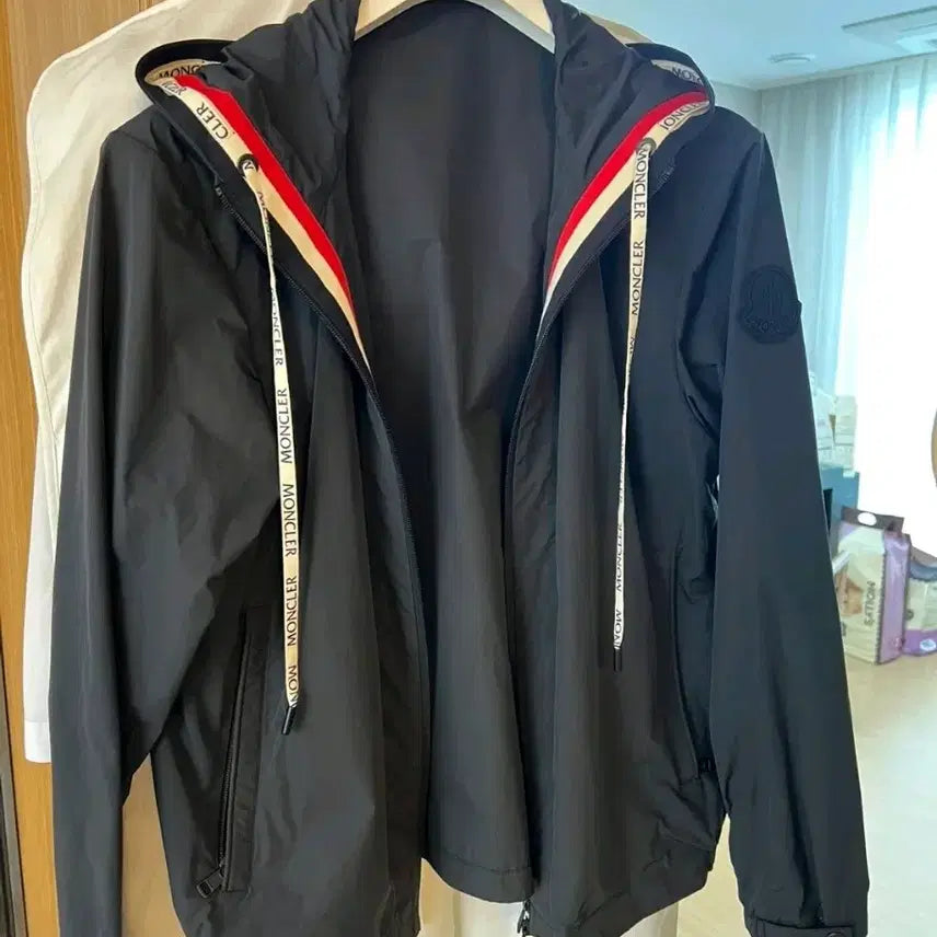 [BUNJANG] Moncler Carles Windbreaker Black (Size 3) / [정품] 몽클레르 카를레스 바람막이 블랙 (3사이즈,번장최저가)