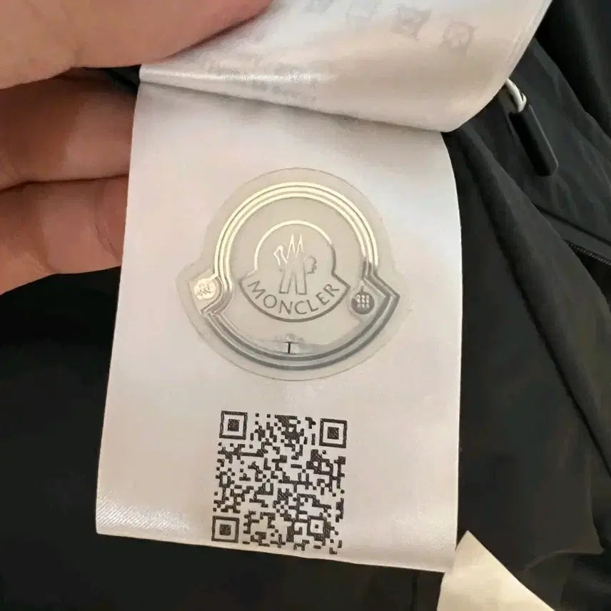 [BUNJANG] Moncler Carles Windbreaker Black (Size 3) / [정품] 몽클레르 카를레스 바람막이 블랙 (3사이즈,번장최저가)