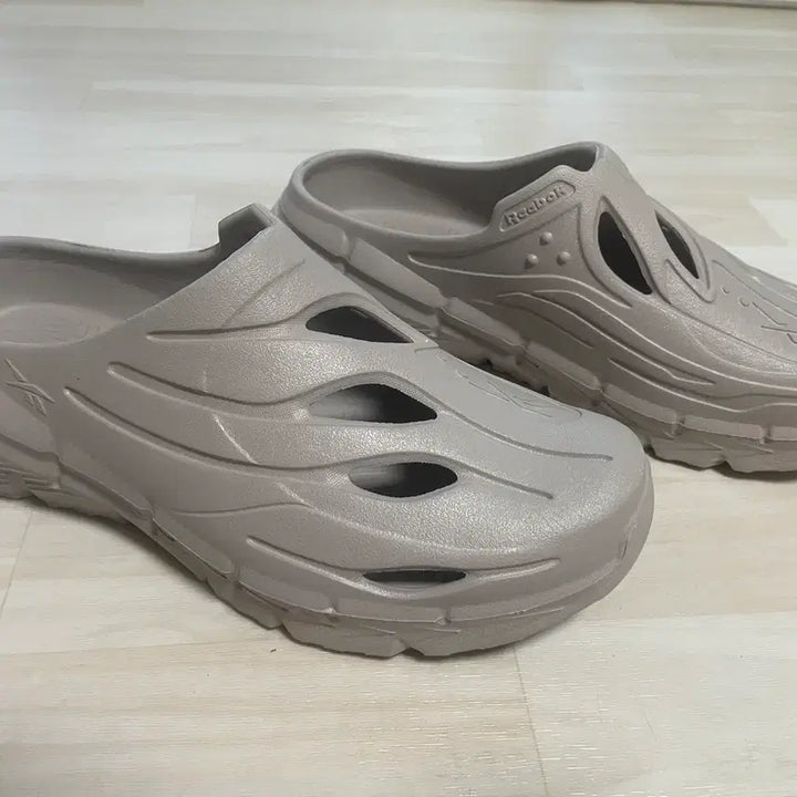 [BUNJANG] Reebok Zig Clog Ash Grey / 리복 직 클로그 애쉬 그레이 색상 270