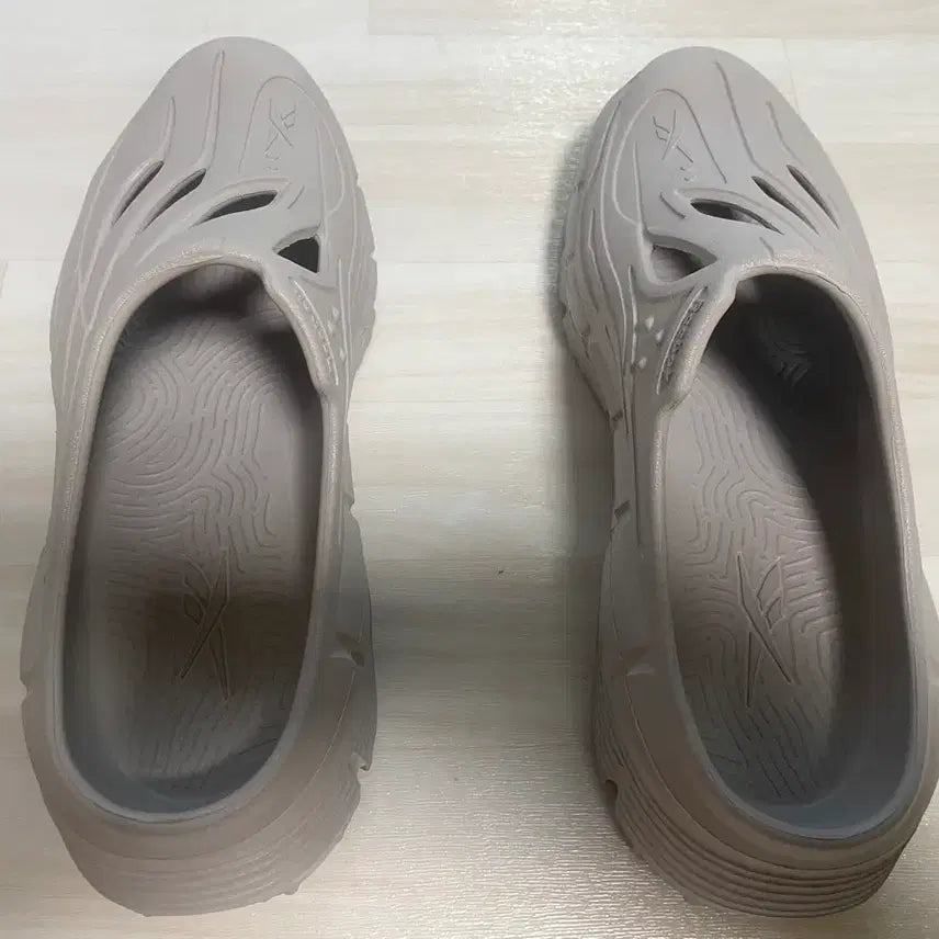 [BUNJANG] Reebok Zig Clog Ash Grey / 리복 직 클로그 애쉬 그레이 색상 270