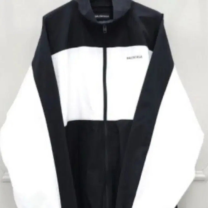 [SOLD OUT] 발렌시아가 바람막이