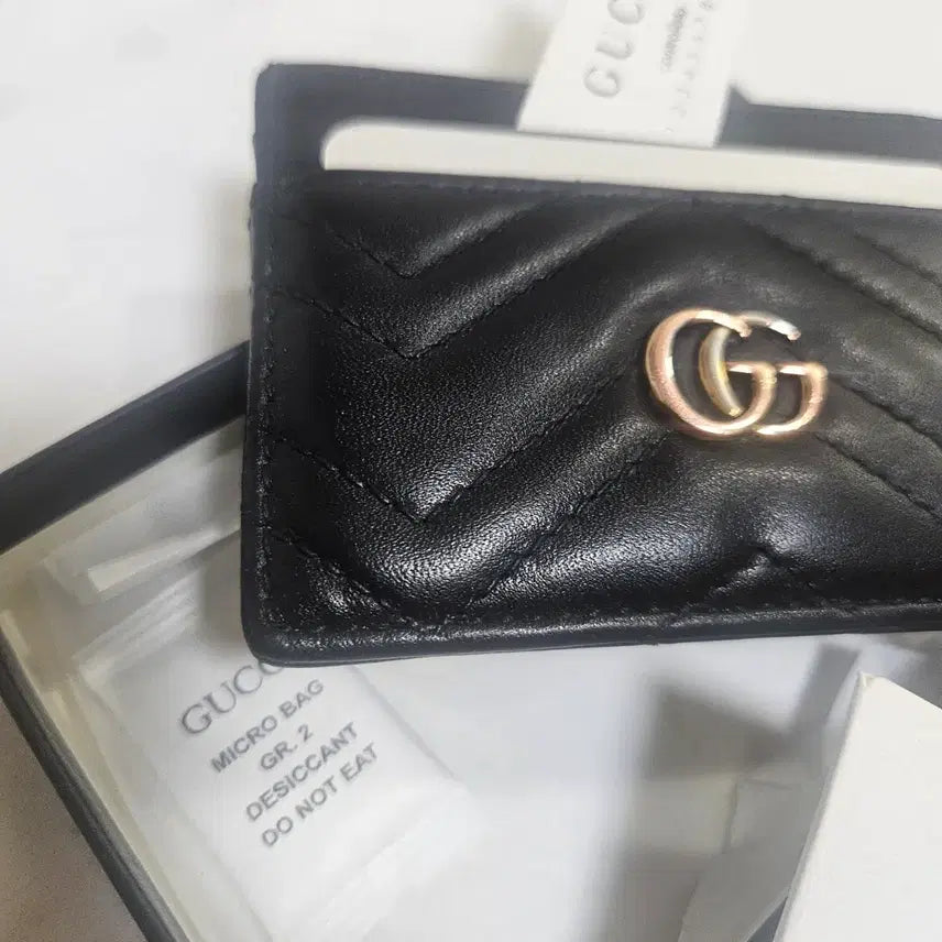 [BUNJANG] Gucci Marmont Card Wallet Black Gold Logo / 구찌 마몽 카드지갑 블랙 금장 로고. 443127. 모델  정품입니다