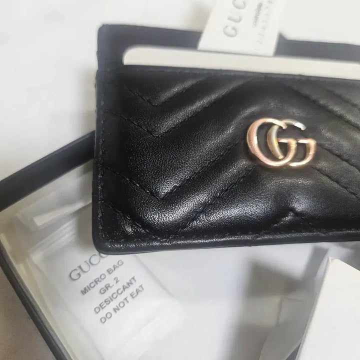 [BUNJANG] Gucci Marmont Card Wallet Black Gold Logo / 구찌 마몽 카드지갑 블랙 금장 로고. 443127. 모델  정품입니다