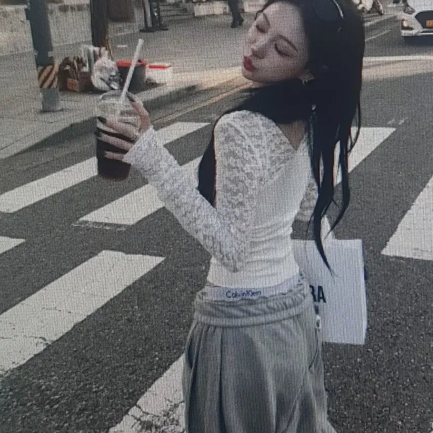 [BUNJANG] Long Sleeve Lace T-shirt / (해외배송) 긴팔 레이스 티셔츠 2컬러